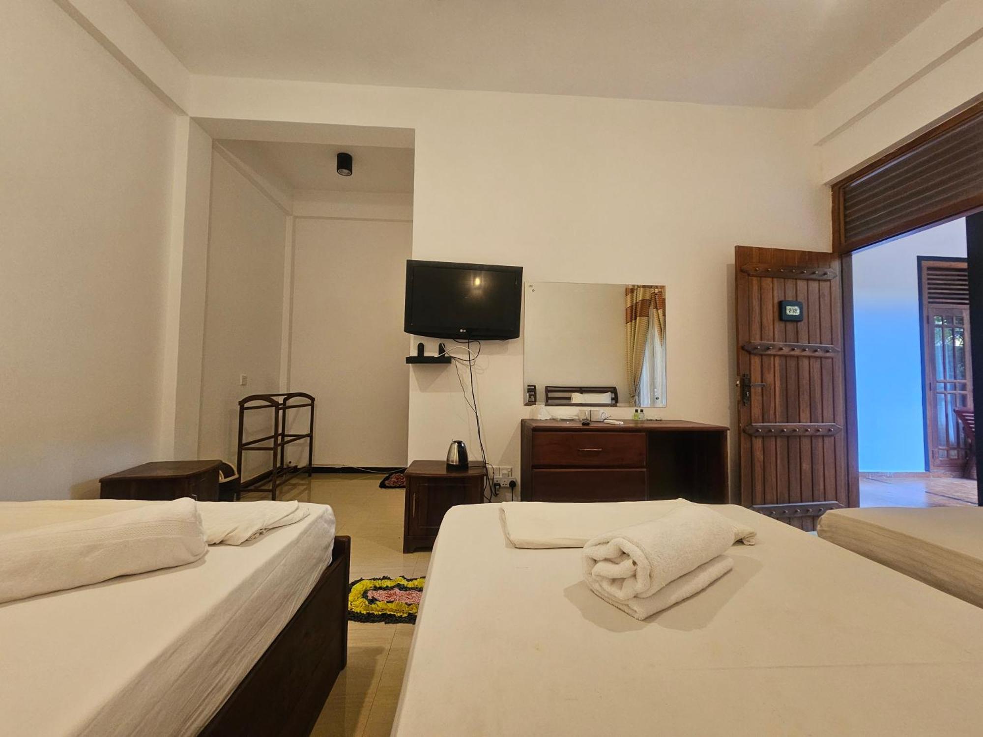 Yala Safari Resort Tissamaharama Eksteriør billede